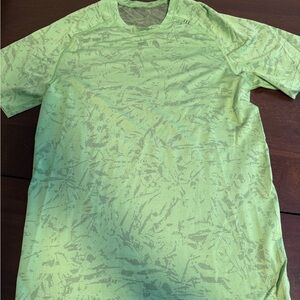 Lululemon Men's Green Athletic Shirt